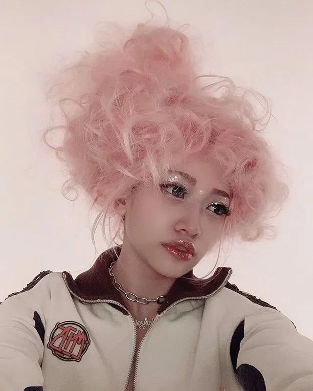 日本美少女摔跤手不堪网暴自杀，每天有上百条私信让她去死…