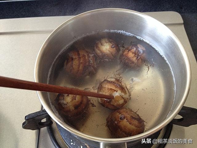 这菜是碱性食物，多吃可以黑发增强免疫力，和豆腐一起烧特别下饭