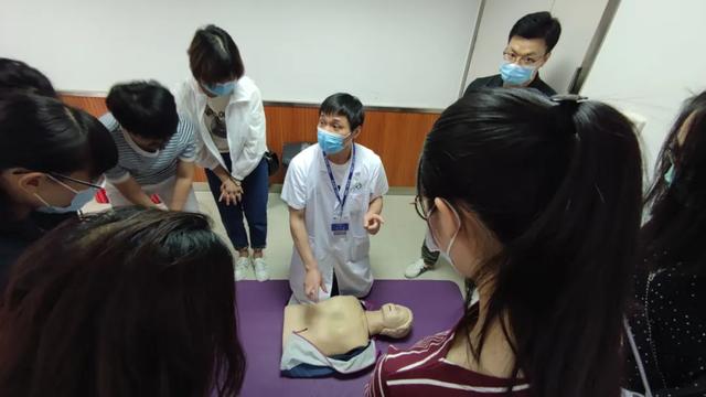标准动作该这样！萧山区第一人民医院开展全民“心肺复苏”急救技能培