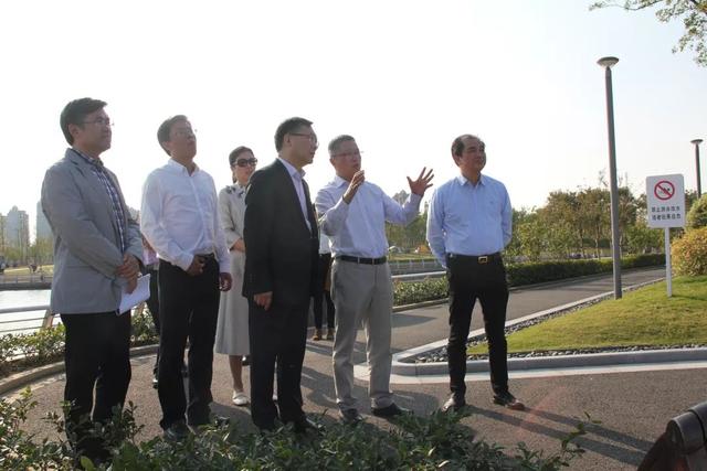 住建部城建司副司长韩煜等一行来奉视察生态园林建设情况