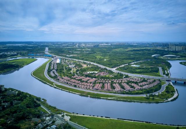独家天府中央商务区唯一河湾竟然美成这样