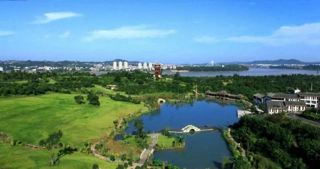 旅遊景區張壩桂圓林,體育生態公園,東巖公園,老鷹崖公園四大公園環繞