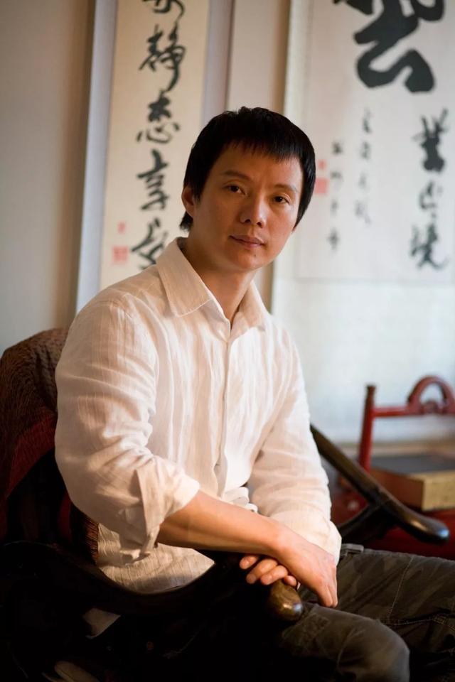 由享誉国际的华人舞蹈家,画家兼导演身份的沈伟一举摘得