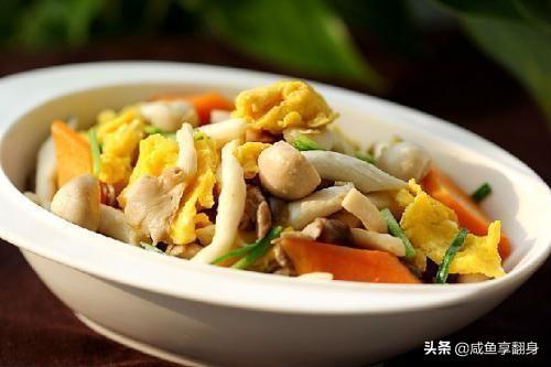 蟹味菇怎么吃能和芹菜一起炒着吃吗请回答