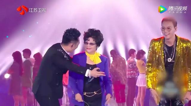 跨年晚会亮点很多，但杨幂版《野狼disco》是真辣眼…