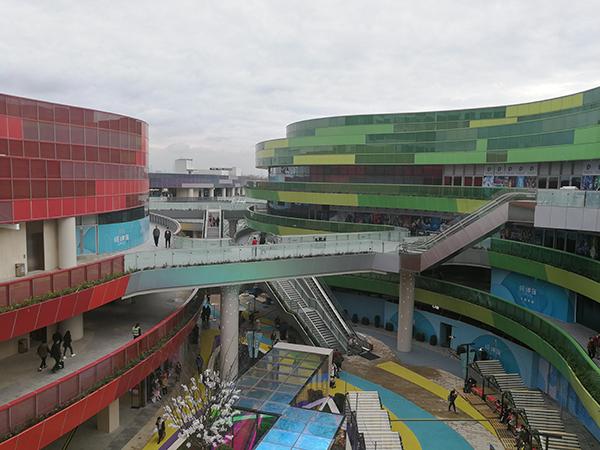 实探宝山经纬汇几经变更低调开业商业氛围有待提升