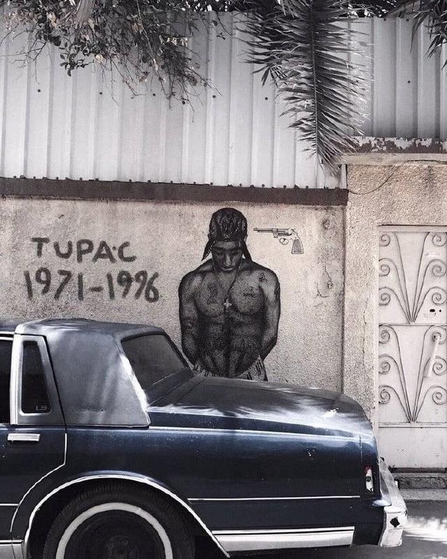 Tupac的骨灰被他兄弟卷成烟抽了，还有比这更硬核的吗？