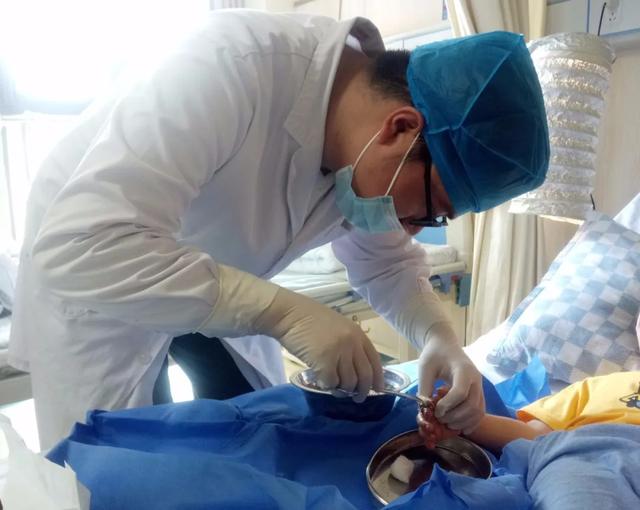 3 岁儿童食指离断，7 小时后遇到「对的人」