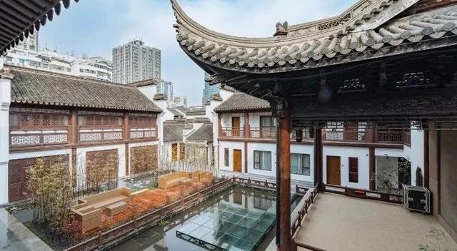 此外,还有with u花店,于是服饰,秦汉胡同国学书院,云极小超,以及花筑