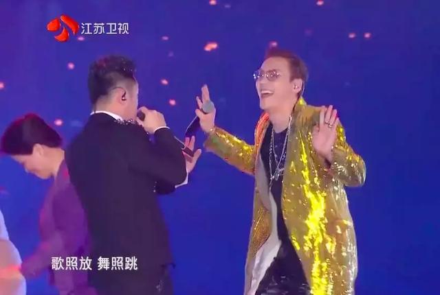 跨年晚会亮点很多，但杨幂版《野狼disco》是真辣眼…