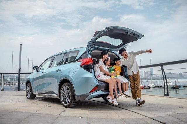 二胎家庭专属MPV！海马汽车新品7X携手村长李锐前来报到！