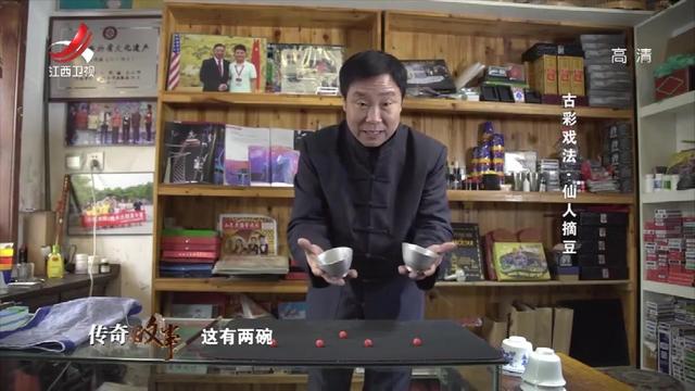 泥丸就是泥巴丸子,泥巴坨坨的意思,也就是用夸张的手法把磅礴的乌蒙山