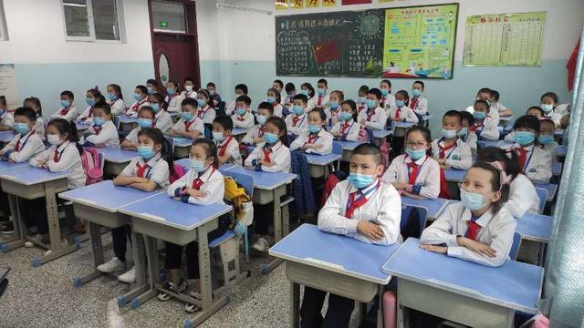 小学生古诗词大赛的主持词