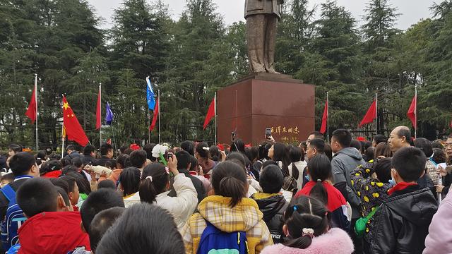 走近伟人作文1500字