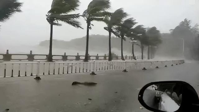 形容台风的句子