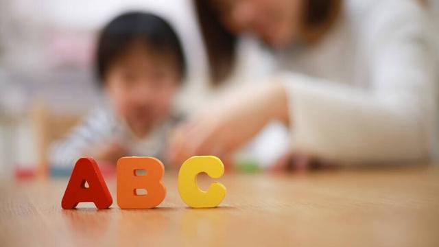 经典大学英语对话短文