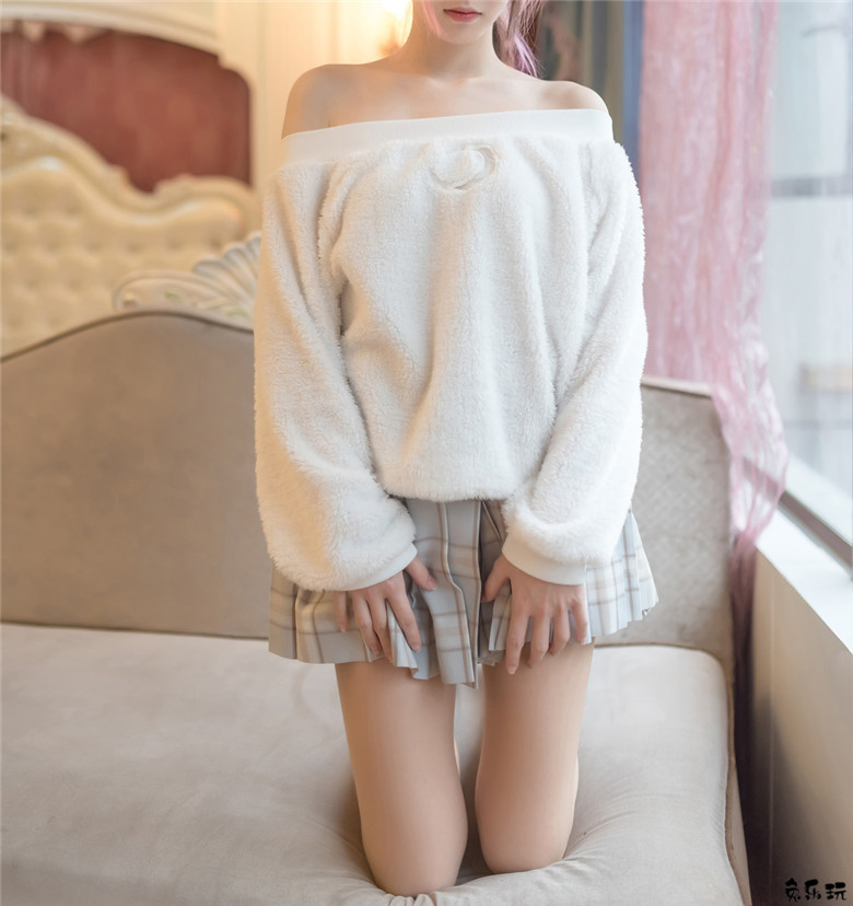 浴缸里的肉丝格子裙