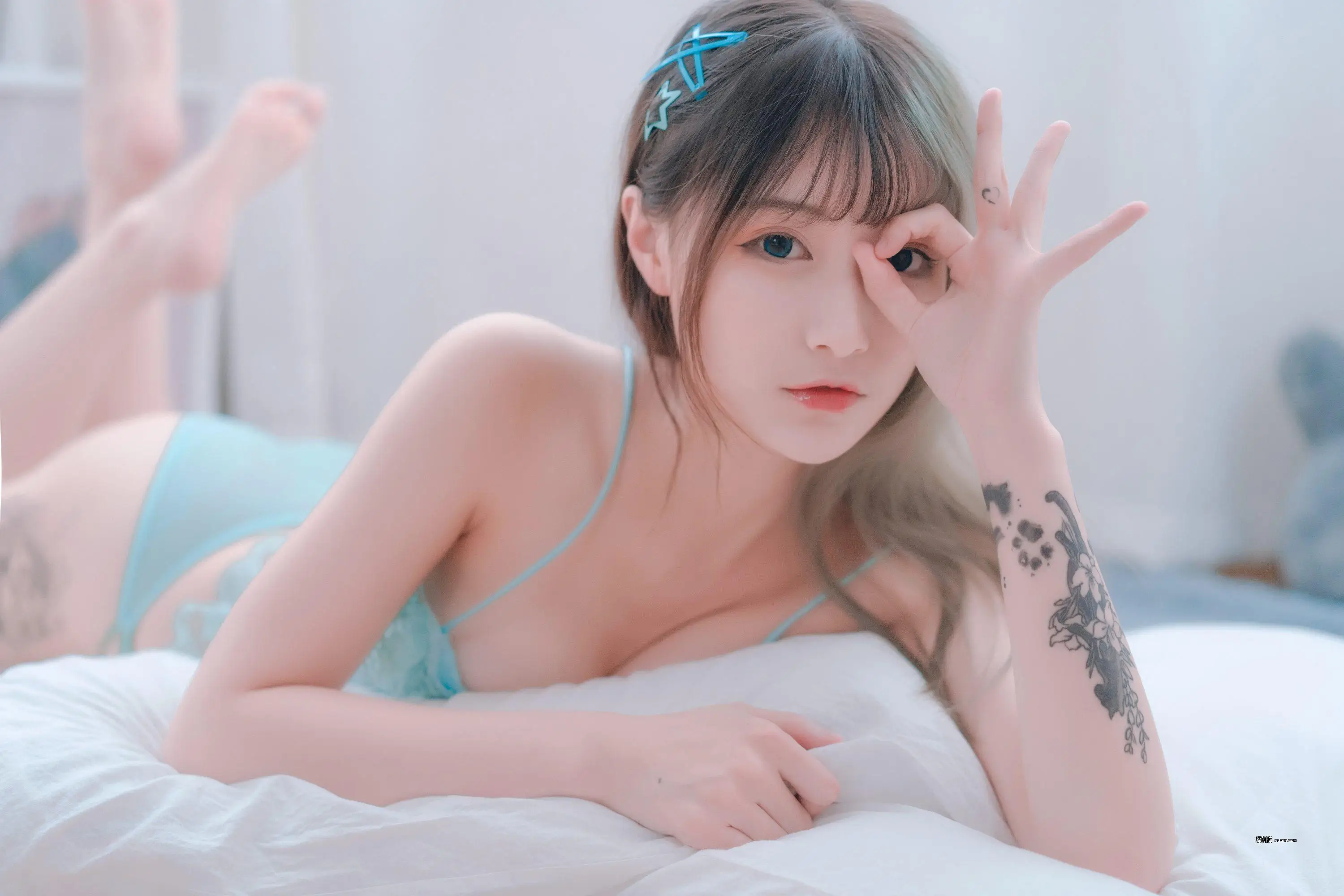 福利姬铁板烧鬼舞w《露背》[20P]