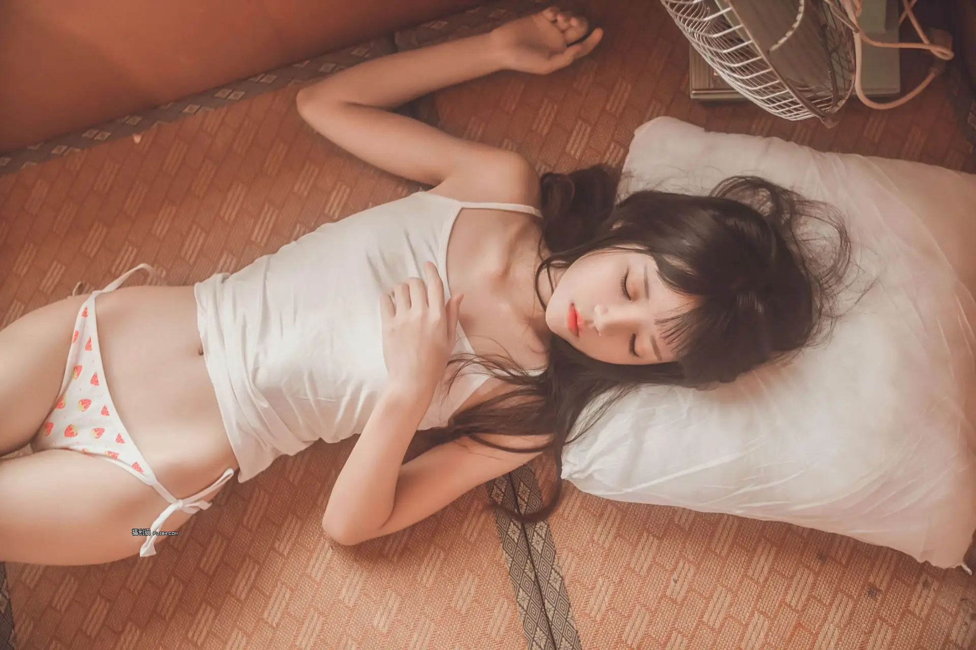 小表妹说乡下好热噢...-樱桃喵[143P]