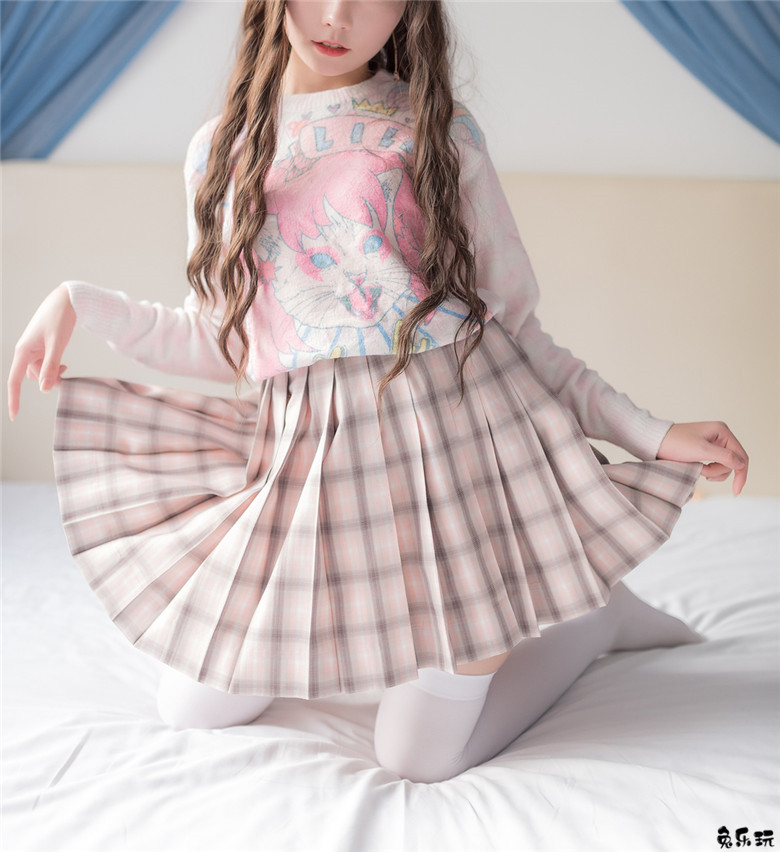 浴缸里的白丝格子裙