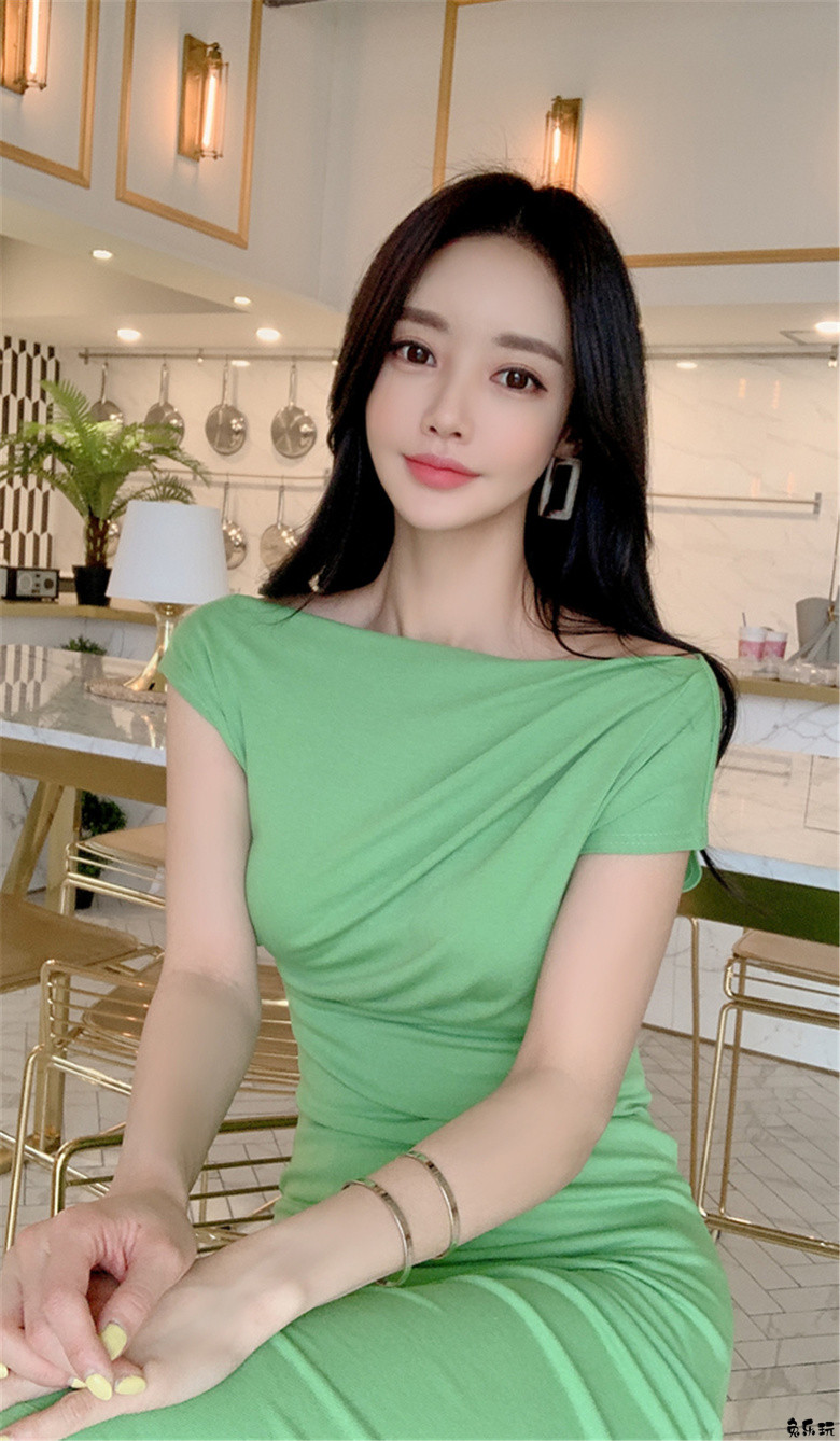 孙允珠·绿藤惹眼翡翠葱郁褶皱晚礼裙