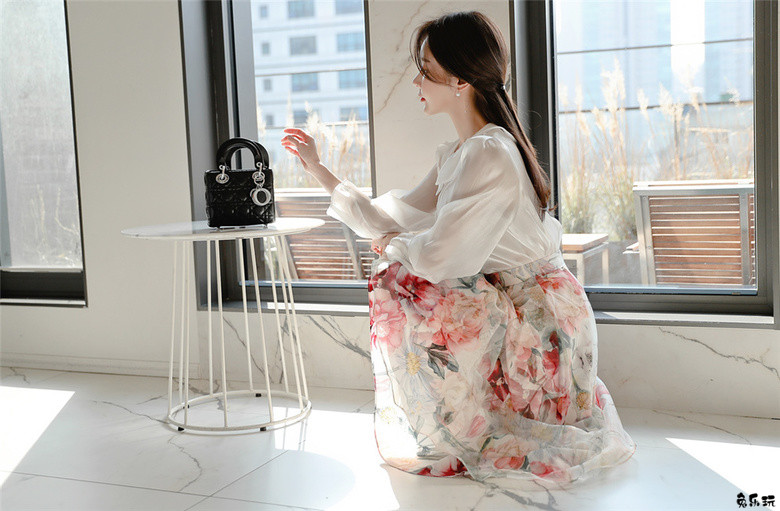 孙允珠：蜜沁娇蕊红菱雪纺婉约公主裙