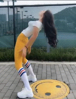 经典内涵GIF：妹子，调皮的样子真可爱啊！