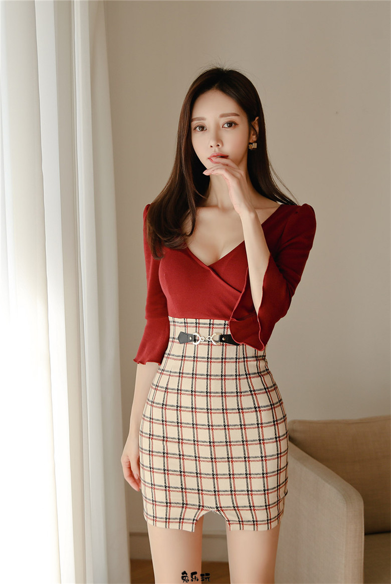 孙允珠:赤霞珠红酒愠色扇叶蝶形衣裙