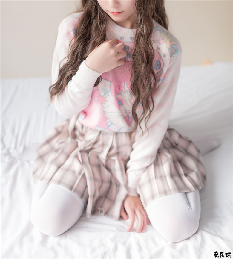 浴缸里的白丝格子裙