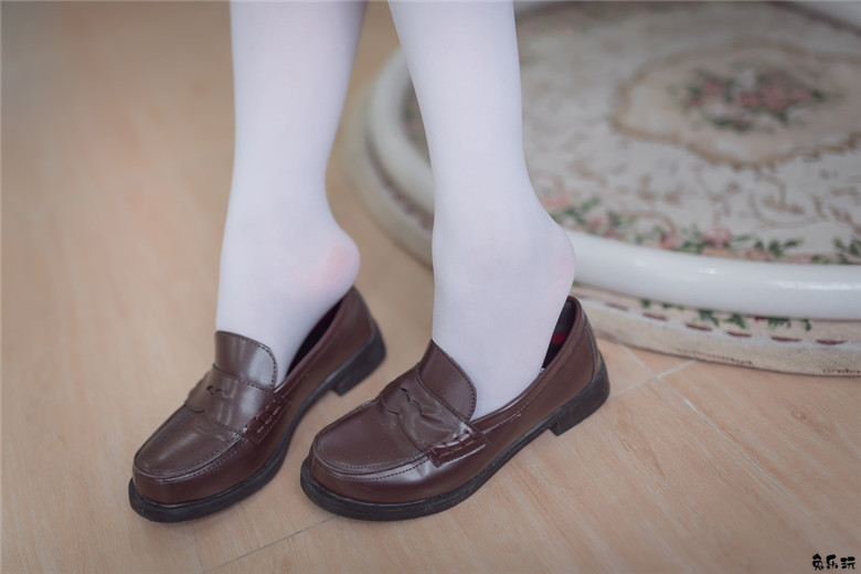 纯洁的JK白丝美腿