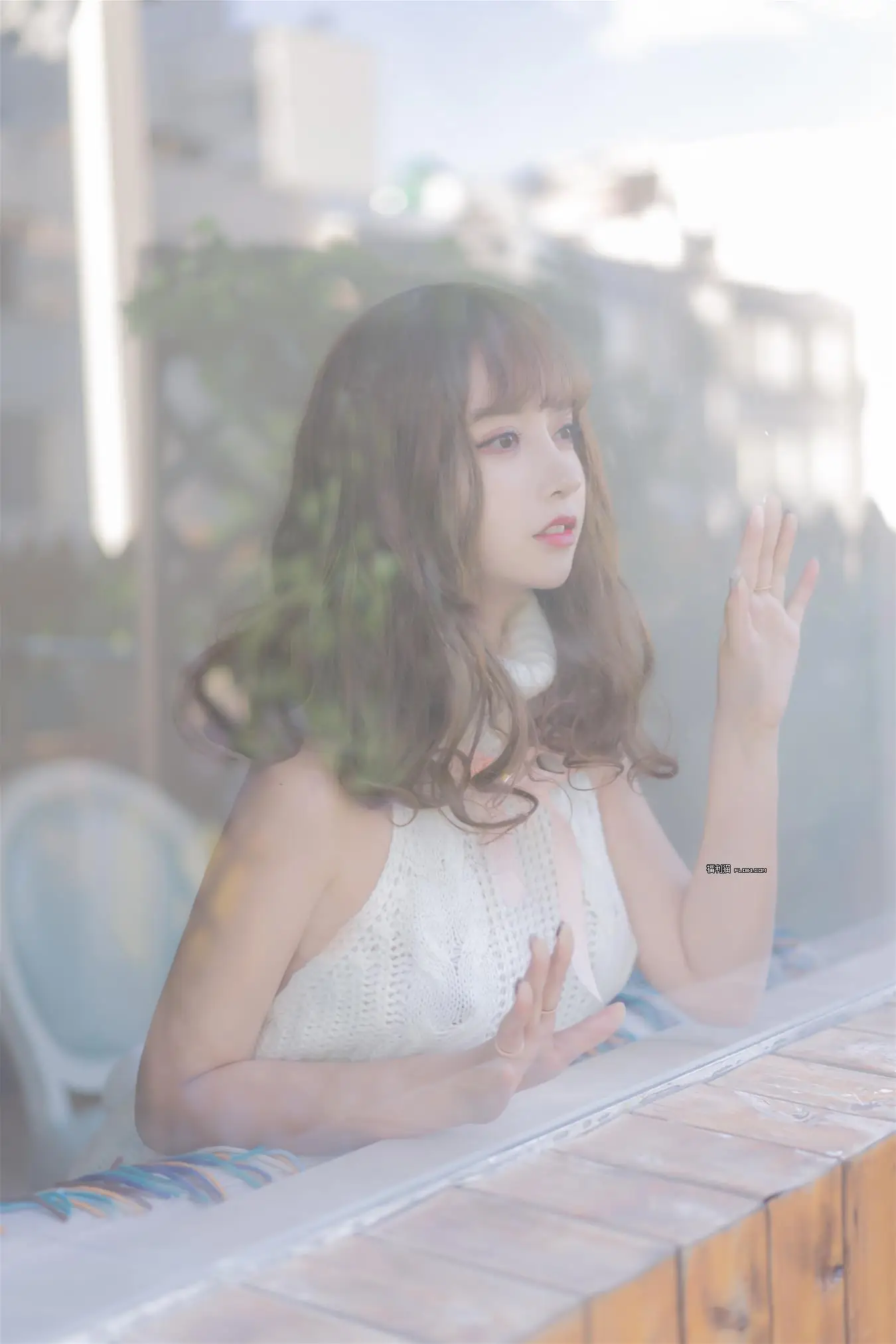 福利姬【过期米线线喵】 性感露背毛衣 [42P] 附