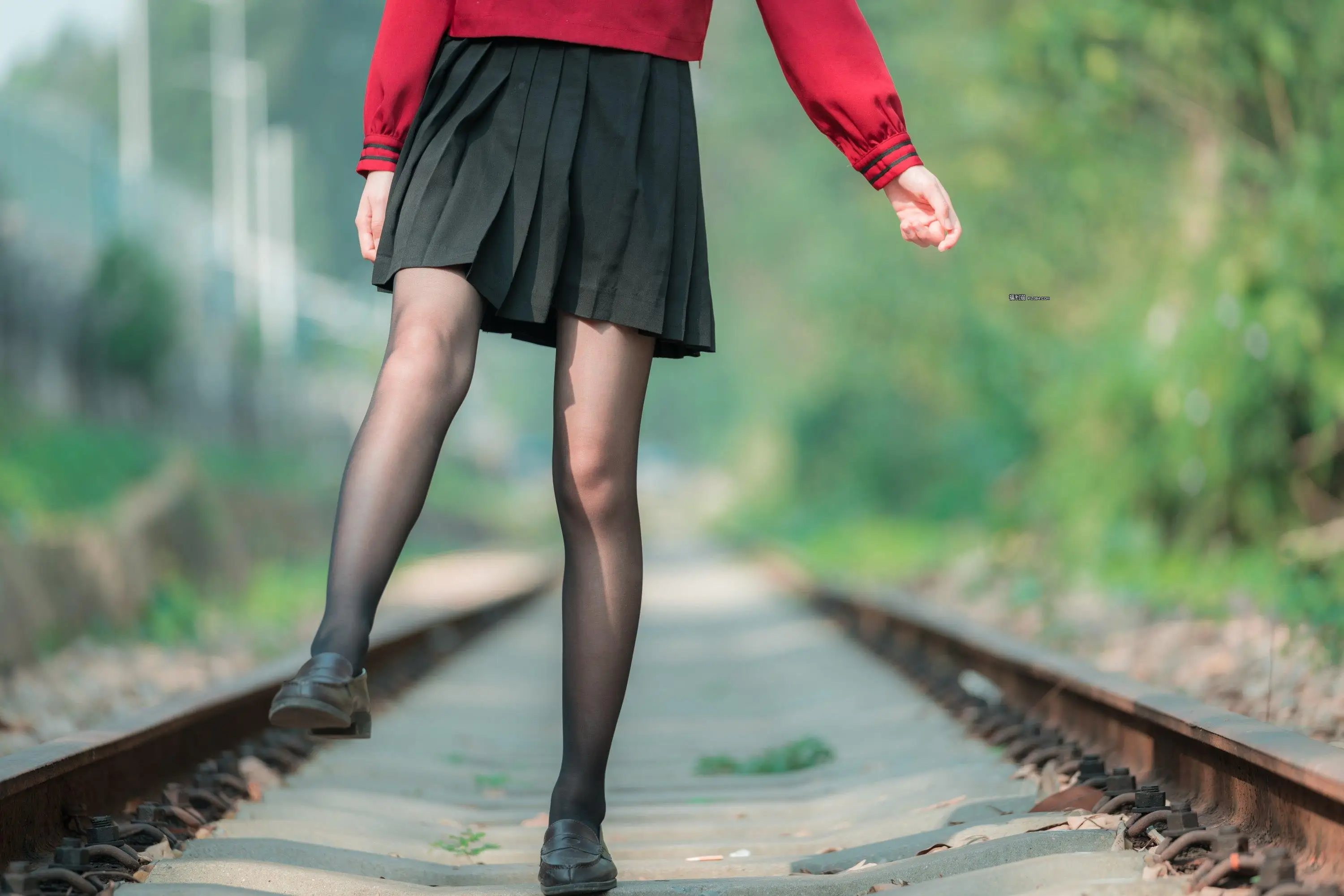 【西瓜少女系列】 VOL.001铁轨成片【45P】