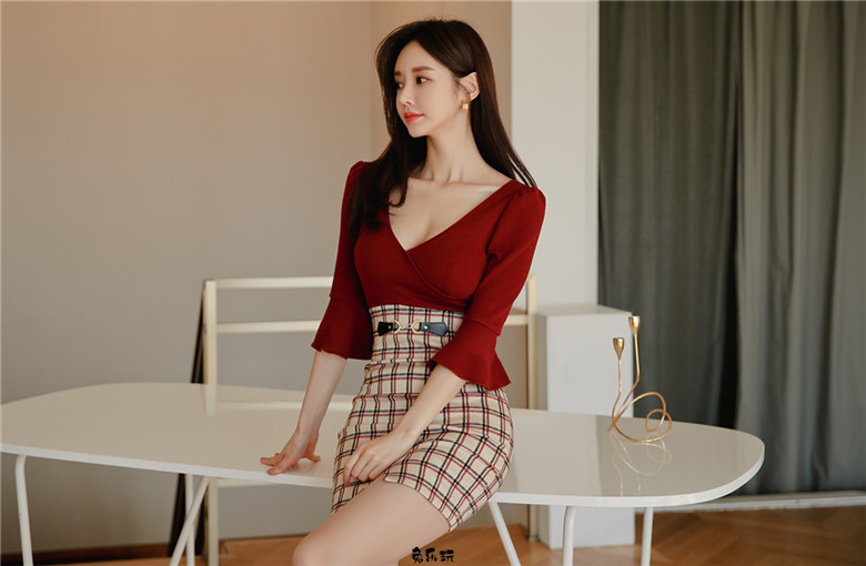 孙允珠:赤霞珠红酒愠色扇叶蝶形衣裙