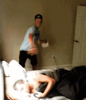 爆笑GIF图：有这样的弟弟，迟早得死到他手里