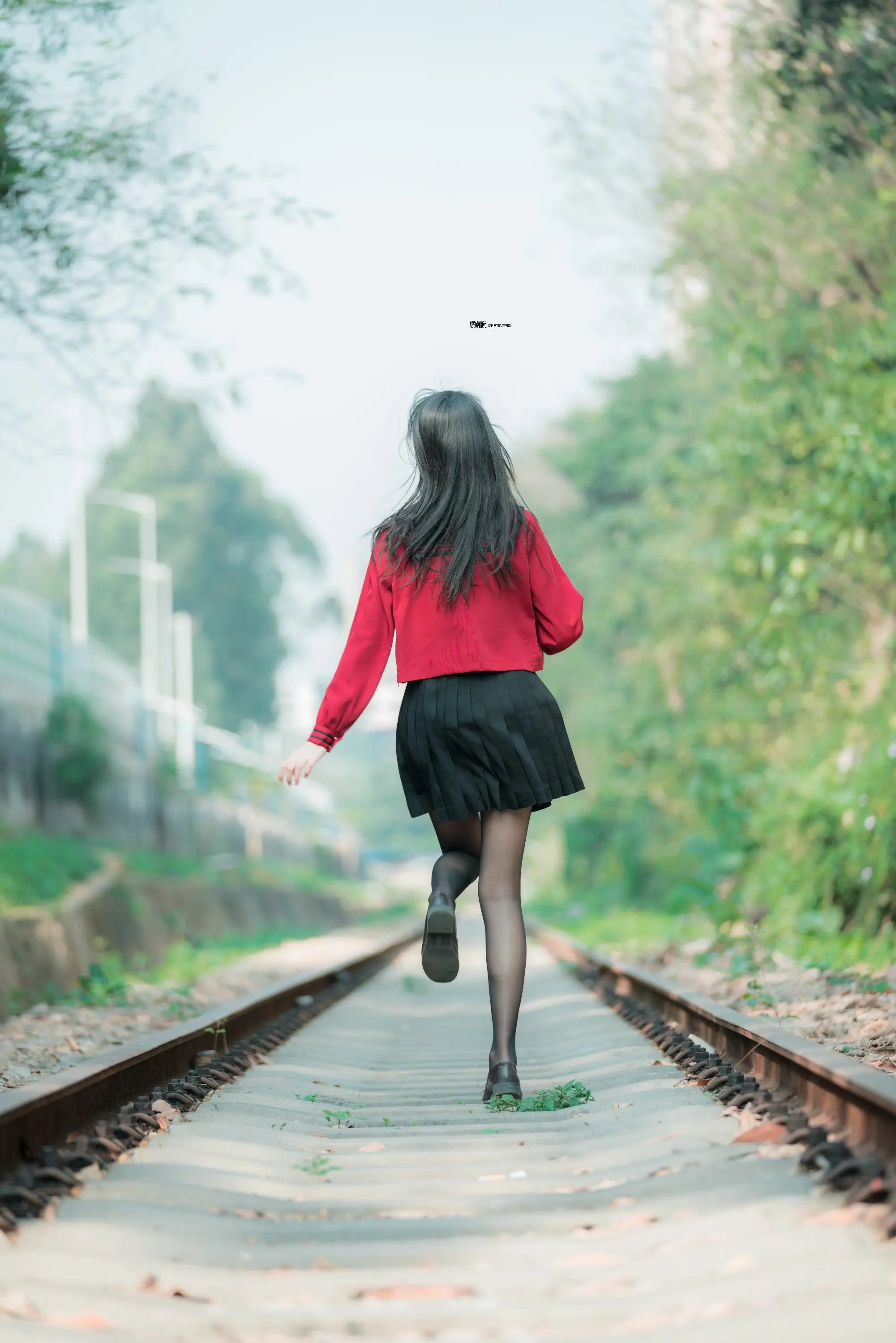 【西瓜少女系列】 VOL.001铁轨成片【45P】