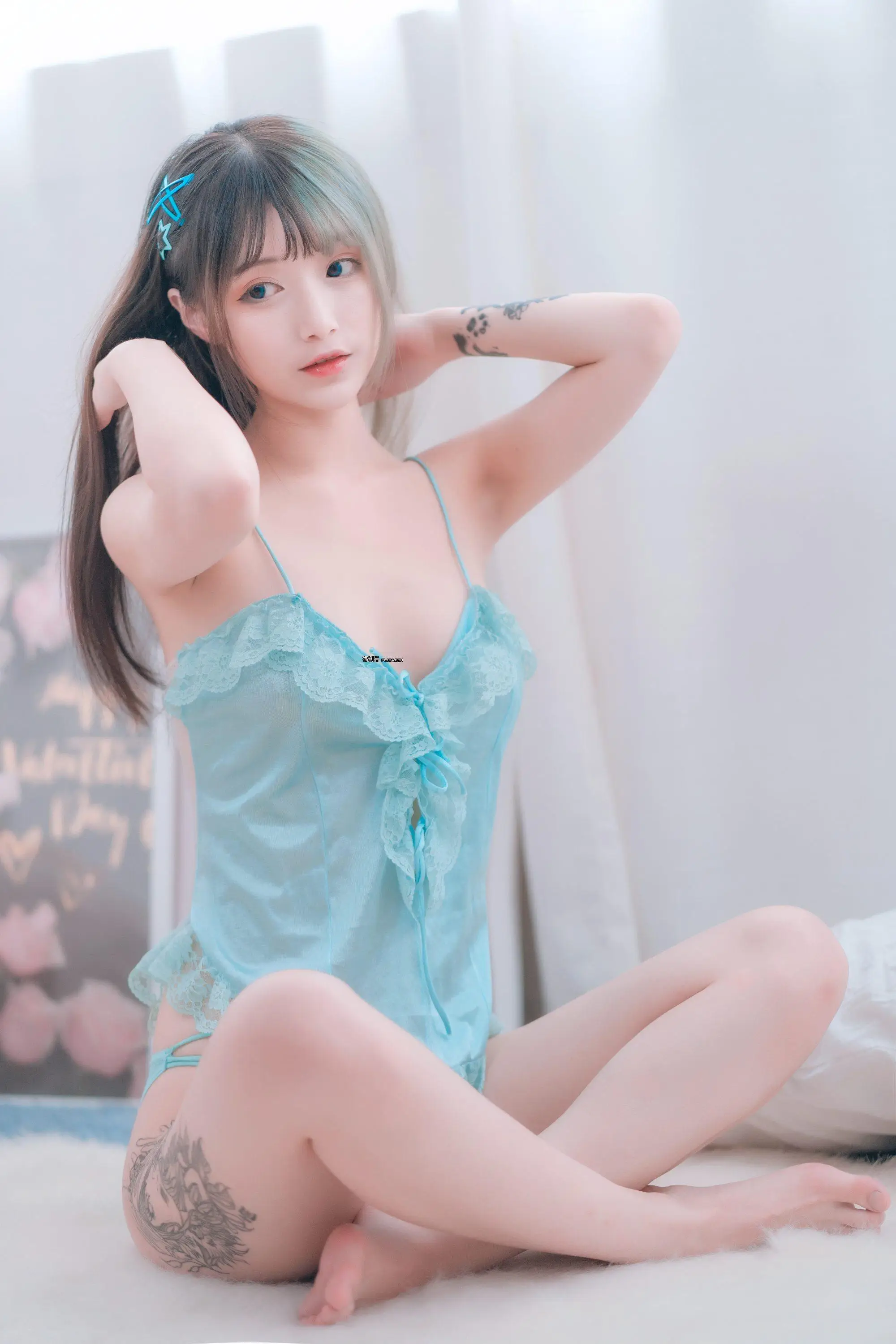 福利姬铁板烧鬼舞w《露背》[20P]