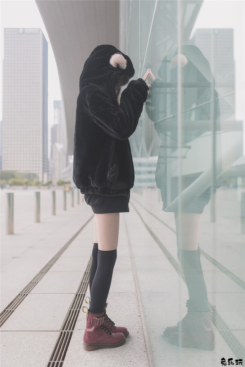 【福利姬】让人喜欢的黑丝及膝袜小细腿！太美了（48P）