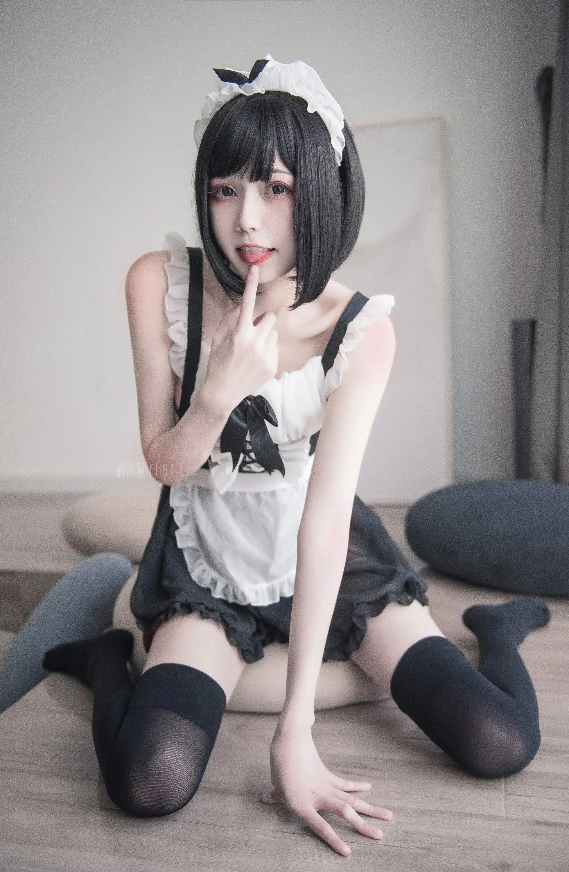 福利姬你的负卿《露背女仆》[33p]