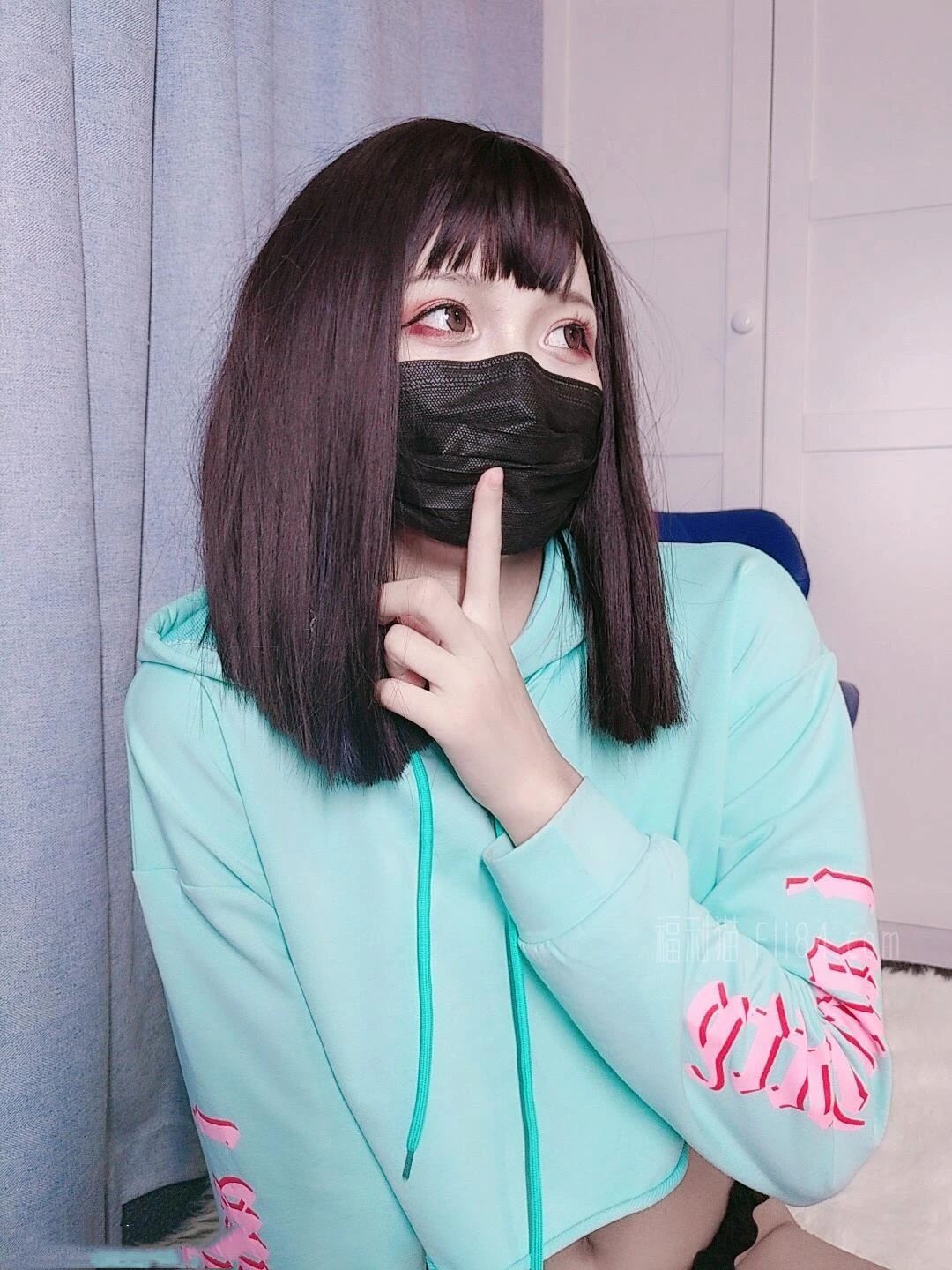 【白袜袜格罗吖】黑色丁字裤[70p]